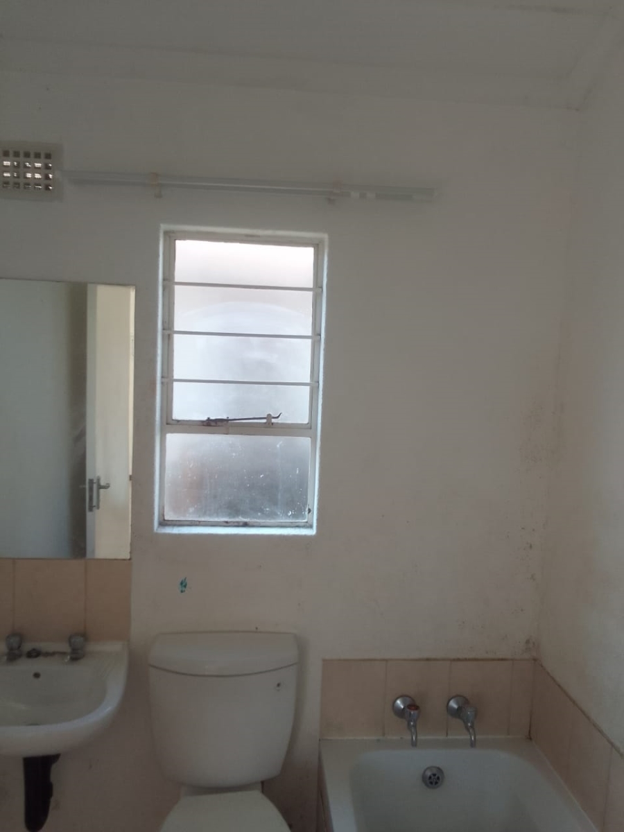 2 Bedroom Property for Sale in Greenhills Gauteng