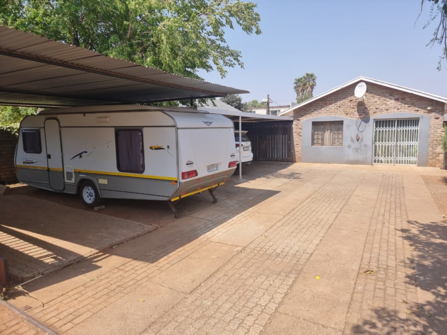 3 Bedroom Property for Sale in Greenhills Gauteng