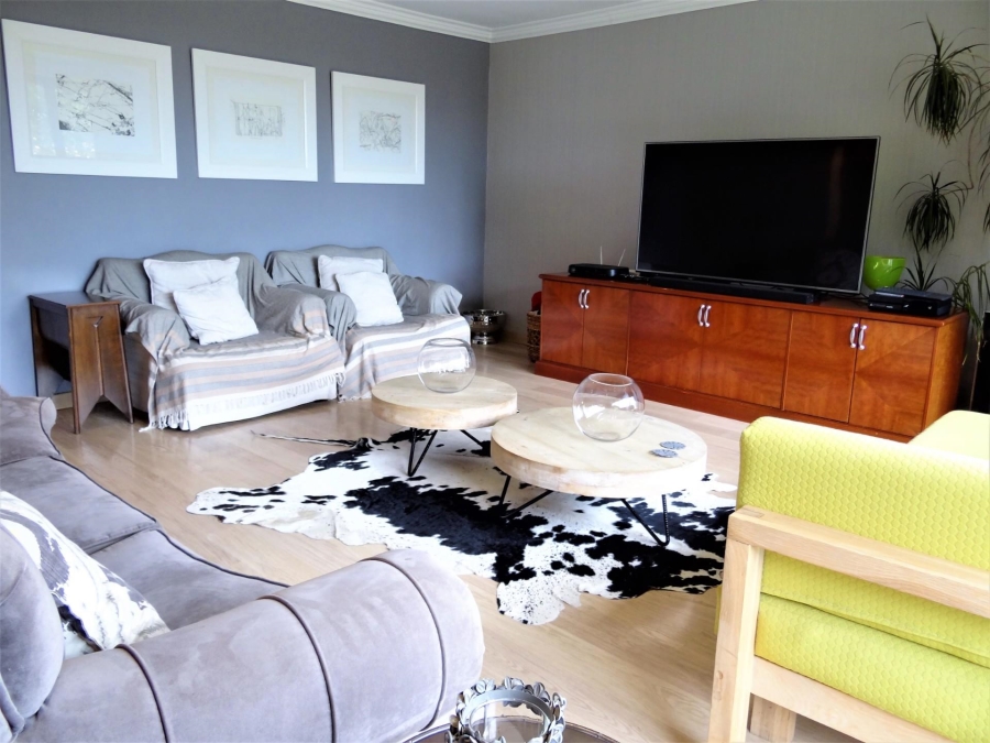 6 Bedroom Property for Sale in Waterkloof Gauteng