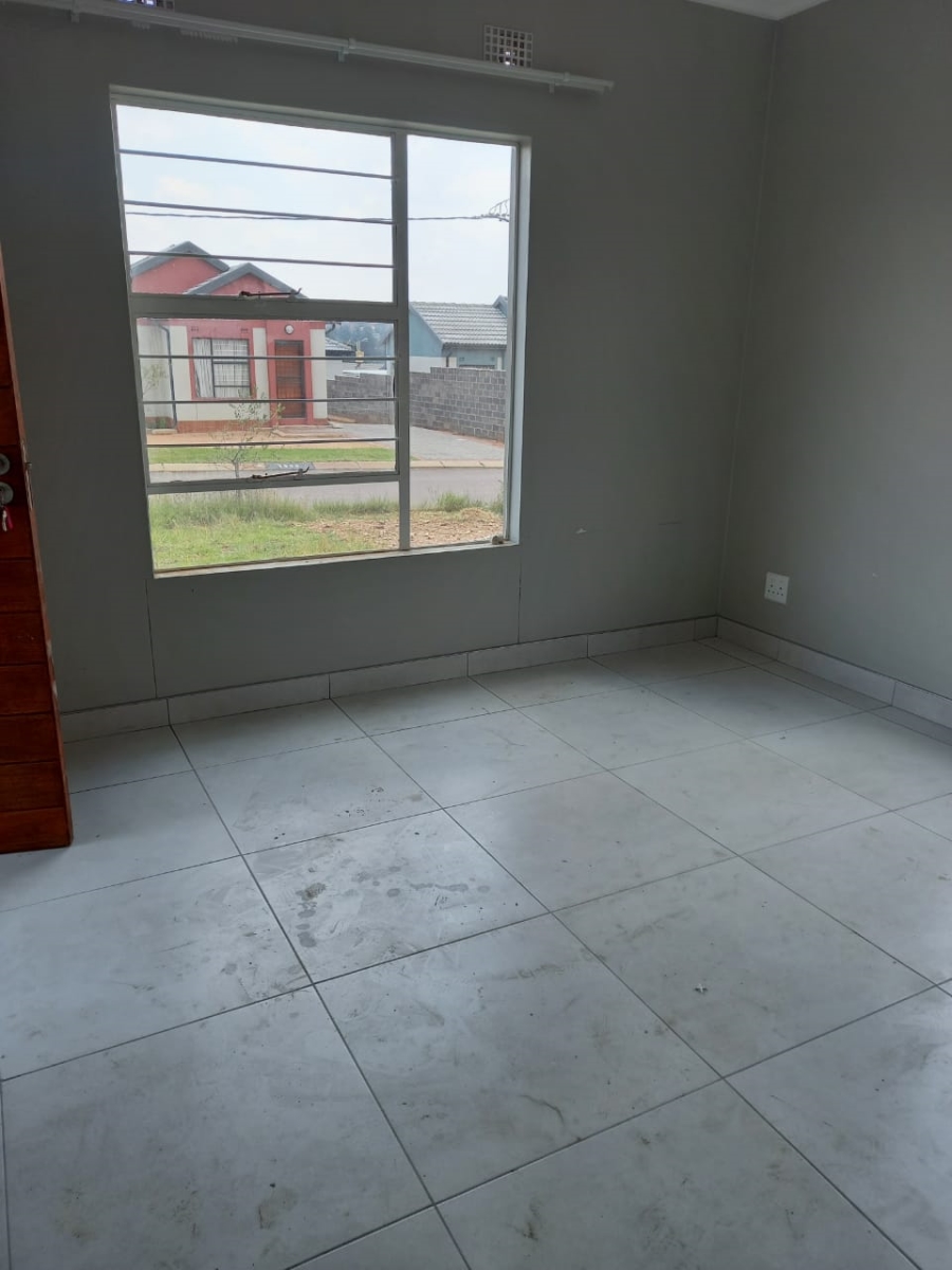 To Let 2 Bedroom Property for Rent in South Hills Gauteng