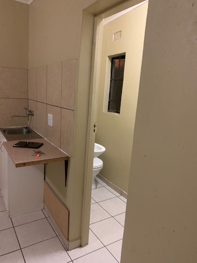 Room for rent in Ebony Park Gauteng. Listed by PropertyCentral