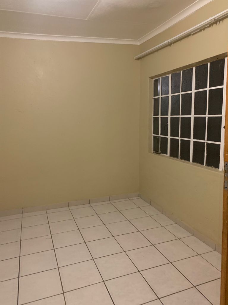 Room for rent in Ebony Park Gauteng. Listed by PropertyCentral