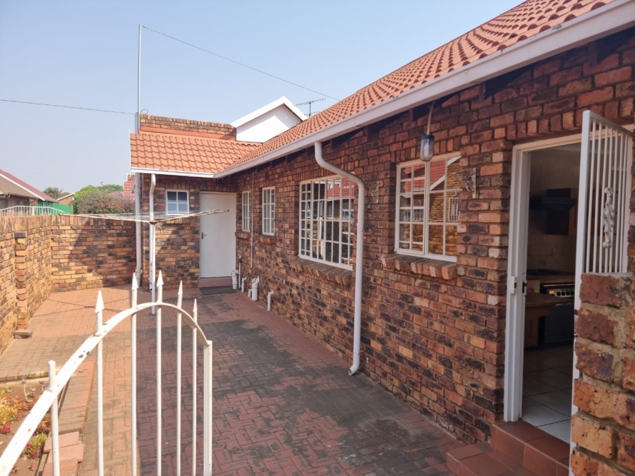 3 Bedroom Property for Sale in Helikonpark Gauteng