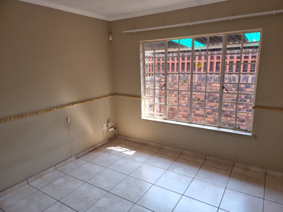 3 Bedroom Property for Sale in Helikonpark Gauteng