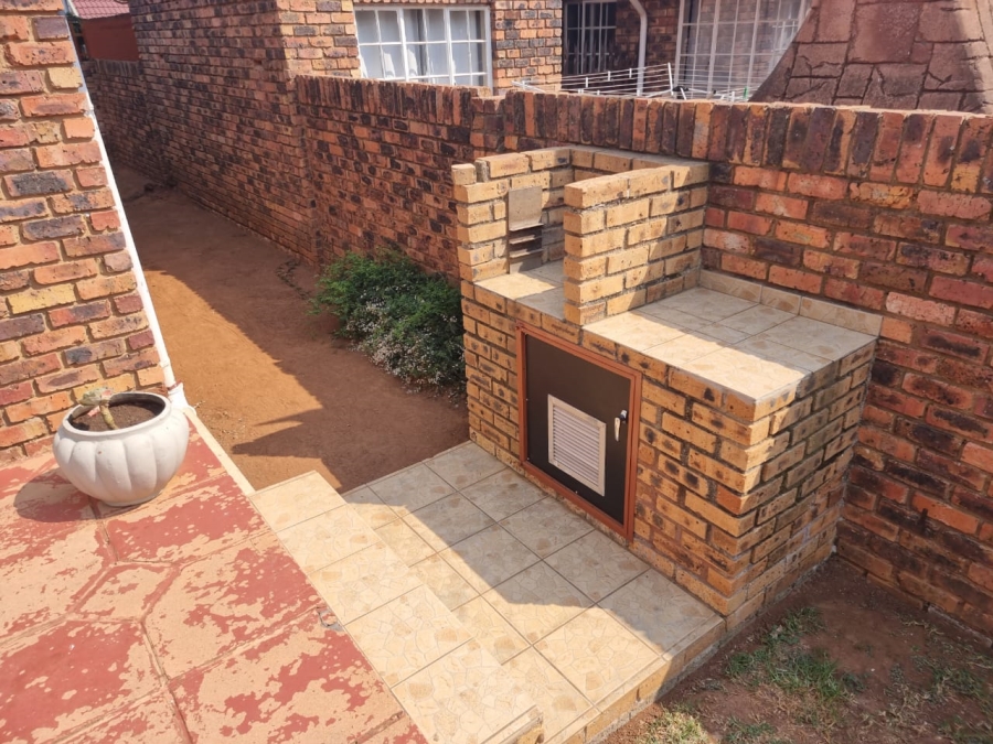 3 Bedroom Property for Sale in Helikonpark Gauteng