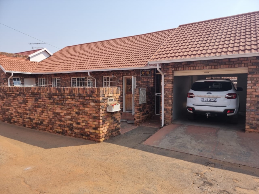 3 Bedroom Property for Sale in Helikonpark Gauteng