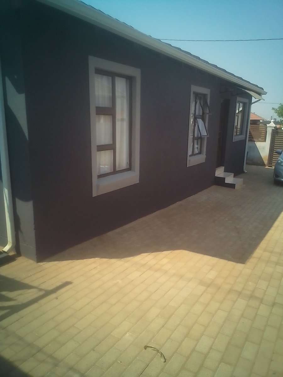 To Let 3 Bedroom Property for Rent in Palm Springs Gauteng