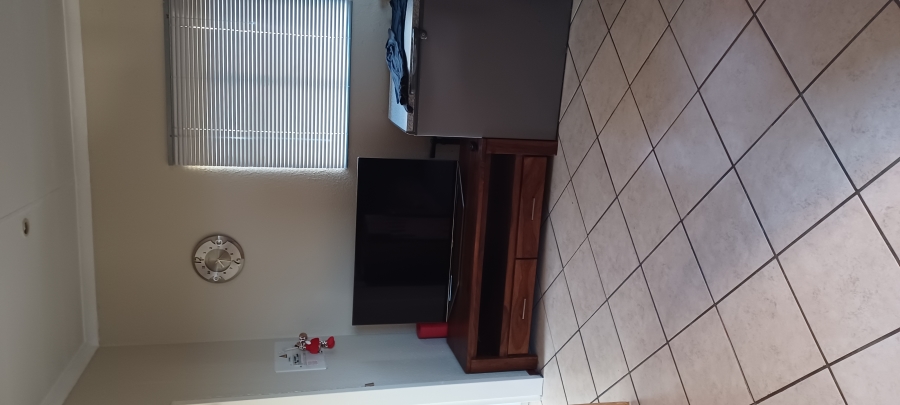 To Let 1 Bedroom Property for Rent in La Montagne Gauteng