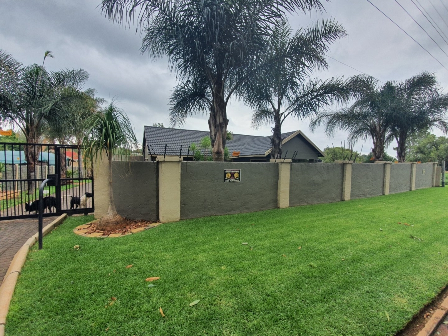 4 Bedroom Property for Sale in Greenhills Gauteng