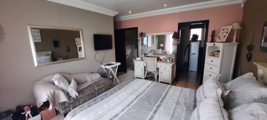 4 Bedroom Property for Sale in Greenhills Gauteng