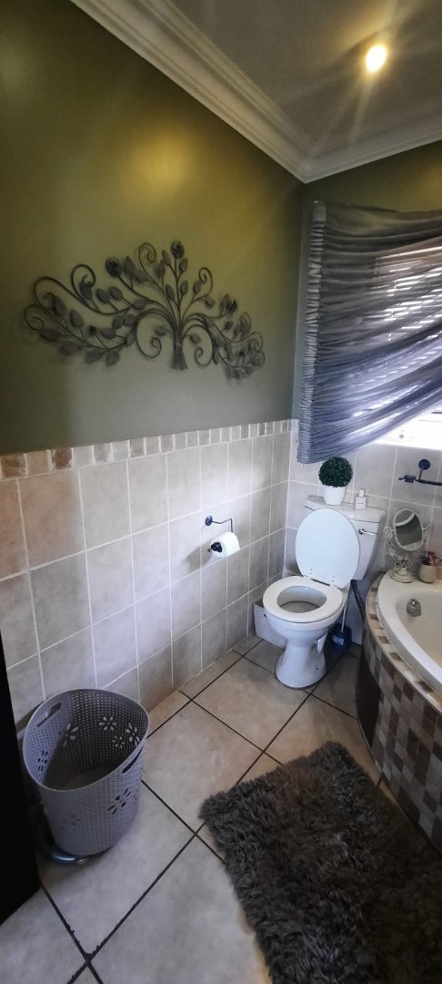 4 Bedroom Property for Sale in Greenhills Gauteng