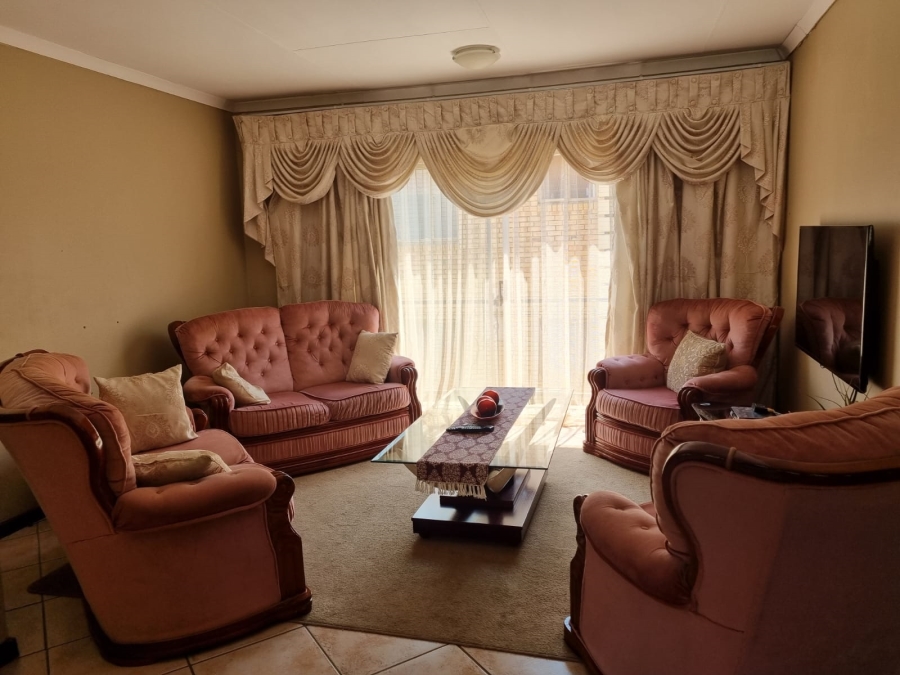 2 Bedroom Property for Sale in Greenhills Gauteng