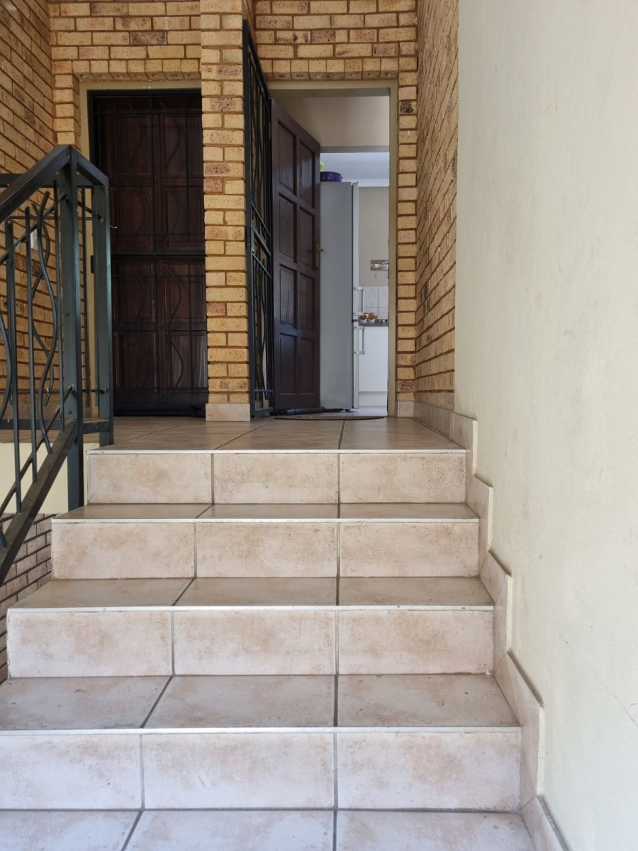 2 Bedroom Property for Sale in Greenhills Gauteng