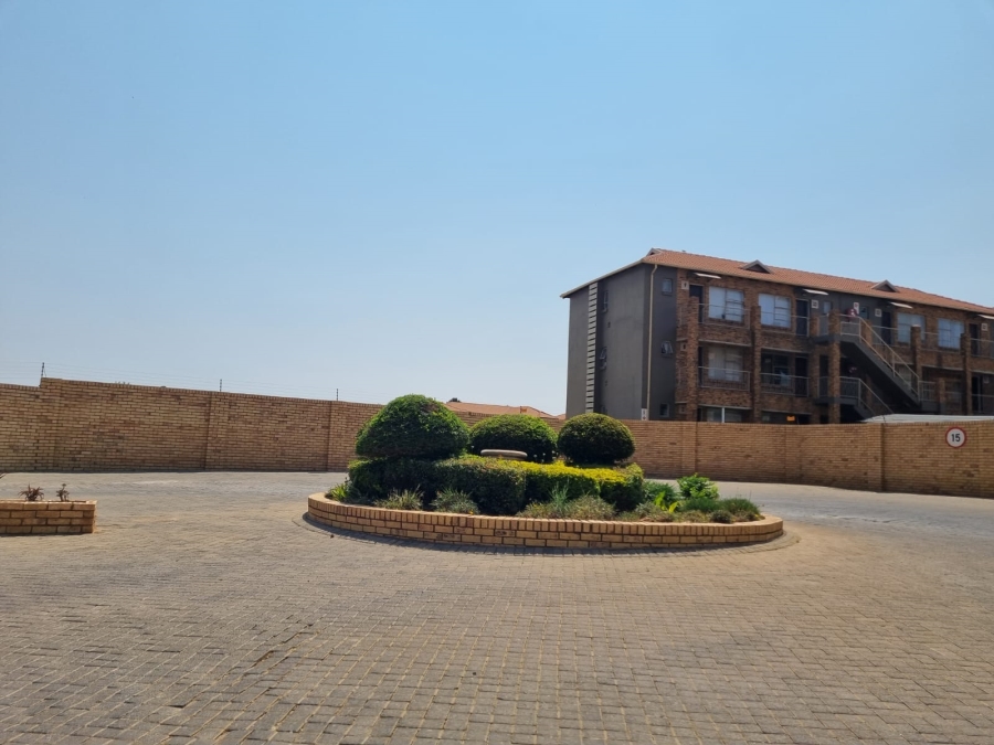 2 Bedroom Property for Sale in Greenhills Gauteng