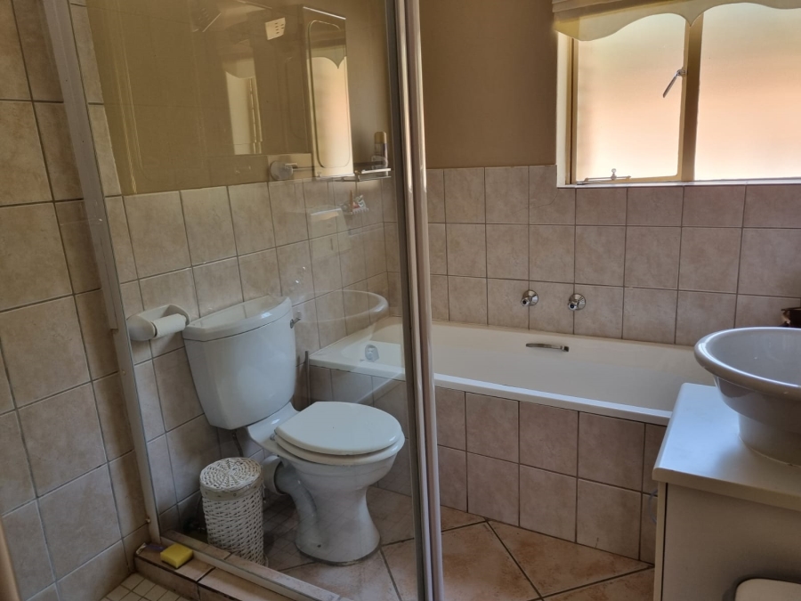 2 Bedroom Property for Sale in Greenhills Gauteng