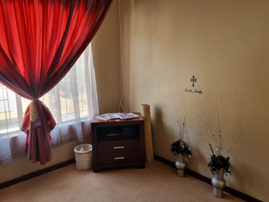 2 Bedroom Property for Sale in Greenhills Gauteng