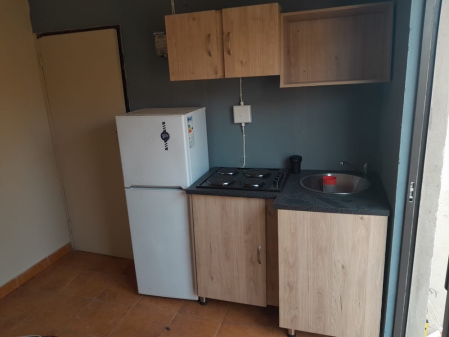 Room for rent in Clayville Gauteng. Listed by PropertyCentral