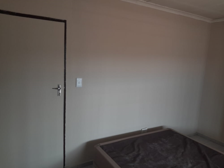 Room for rent in Clayville Gauteng. Listed by PropertyCentral