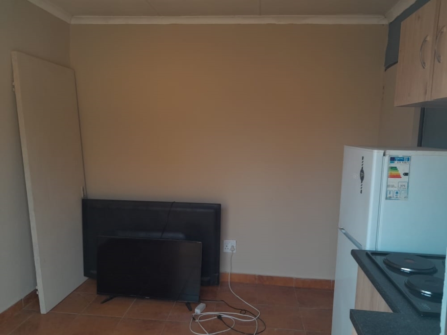 Room for rent in Clayville Gauteng. Listed by PropertyCentral