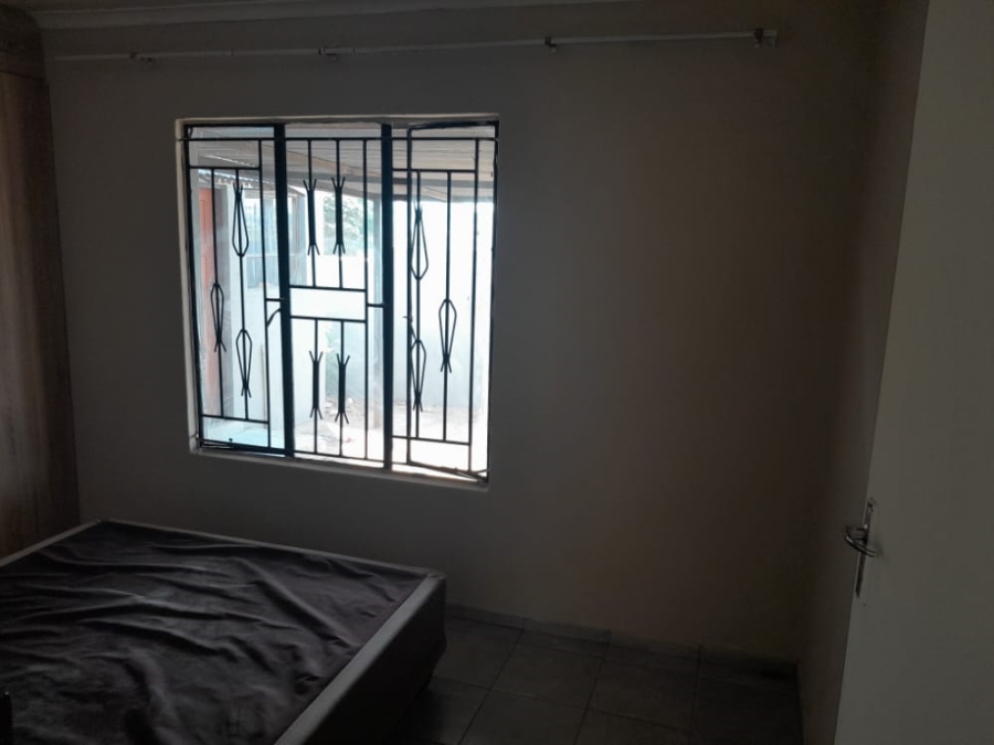 Room for rent in Clayville Gauteng. Listed by PropertyCentral