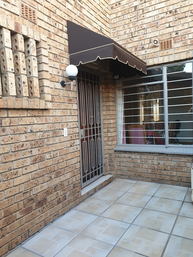 4 Bedroom Property for Sale in Victory Park Gauteng
