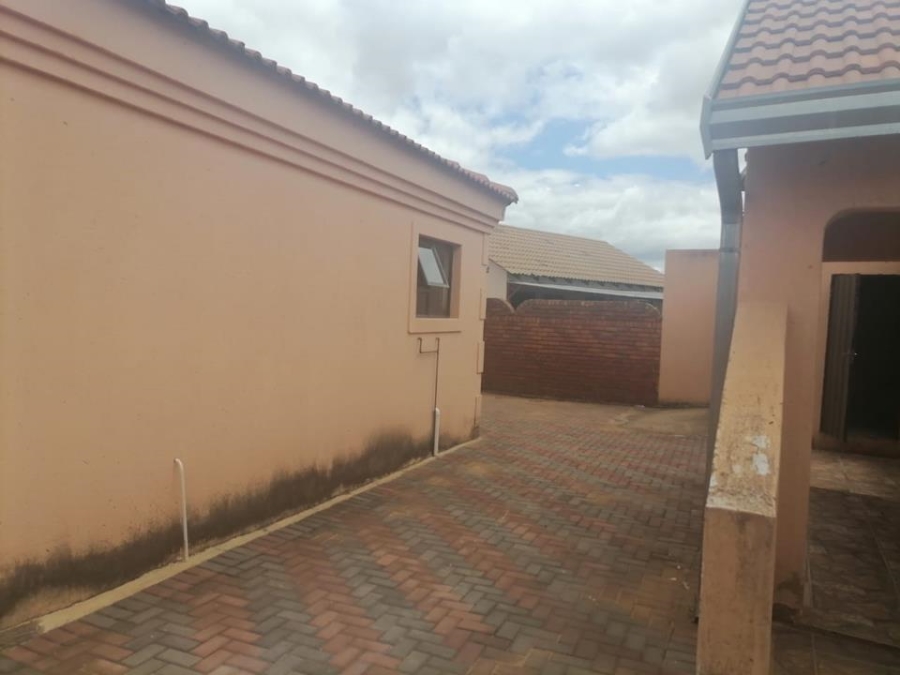 4 Bedroom Property for Sale in Soshanguve GG Gauteng