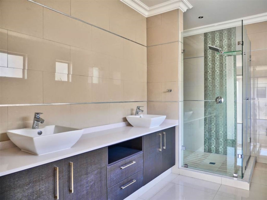 To Let 4 Bedroom Property for Rent in Rivonia Gauteng