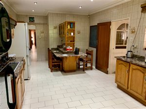 10 Bedroom Property for Sale in Lakefield Gauteng