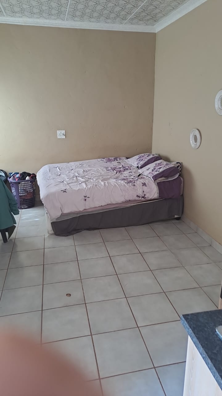 Room for rent in Clayville Gauteng. Listed by PropertyCentral