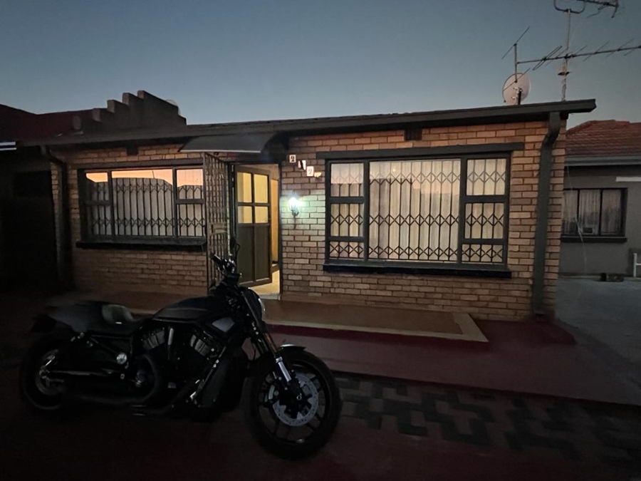 2 Bedroom Property for Sale in Mohlakeng Gauteng