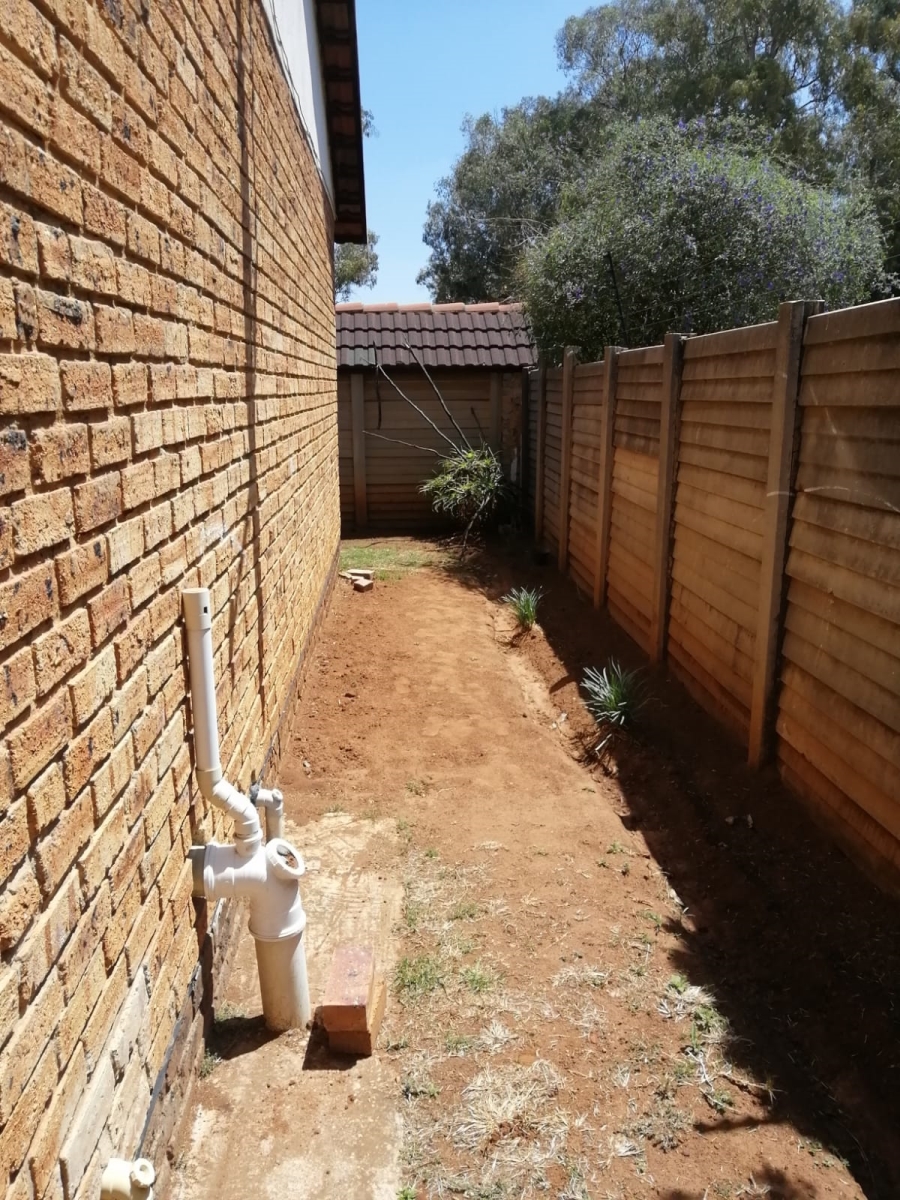 3 Bedroom Property for Sale in Robinpark Gauteng