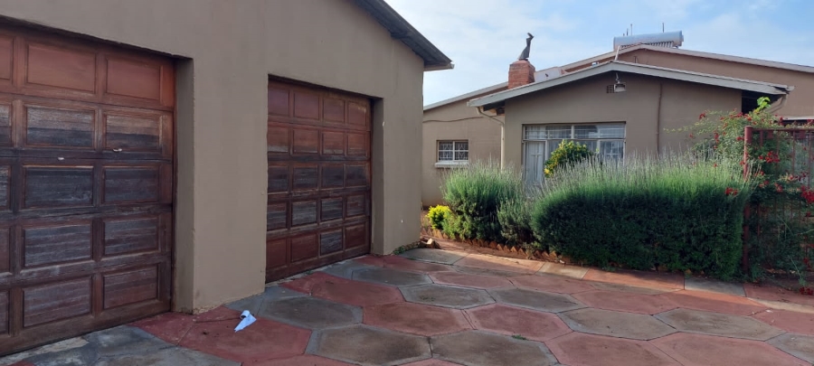 3 Bedroom Property for Sale in Zuurbekom Gauteng