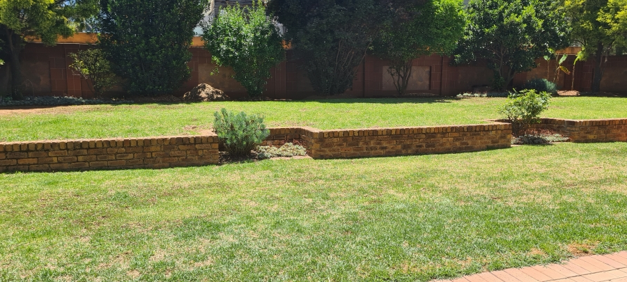 5 Bedroom Property for Sale in Helderwyk Gauteng