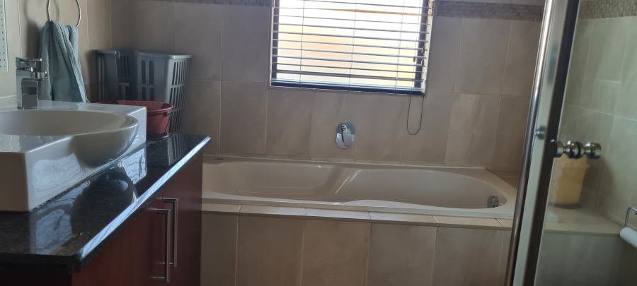 5 Bedroom Property for Sale in Helderwyk Gauteng