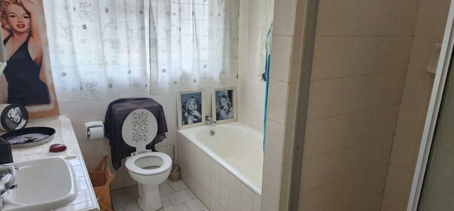 4 Bedroom Property for Sale in Westonaria Gauteng