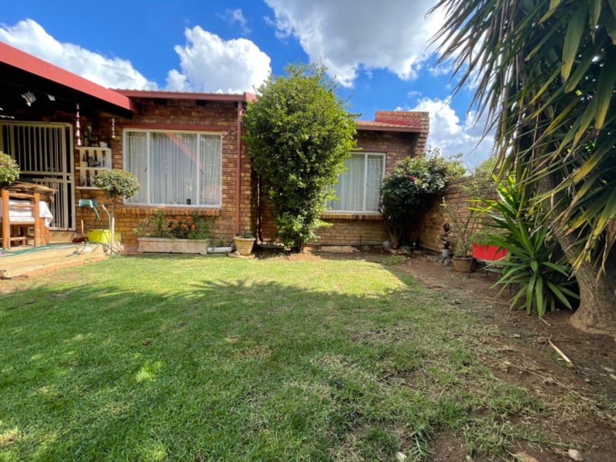 3 Bedroom Property for Sale in Glen Marais Gauteng
