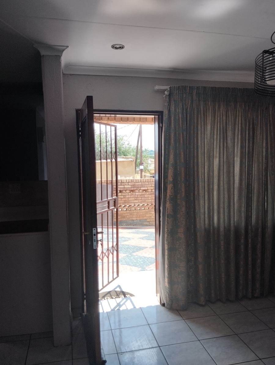 To Let 2 Bedroom Property for Rent in Ebony Park Gauteng
