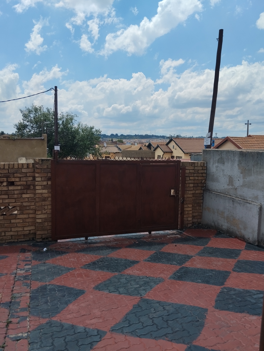 To Let 2 Bedroom Property for Rent in Ebony Park Gauteng