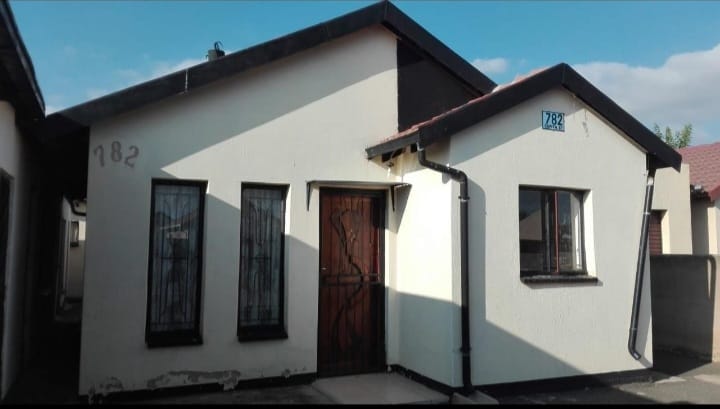 2 Bedroom Property for Sale in Buhle Park Gauteng