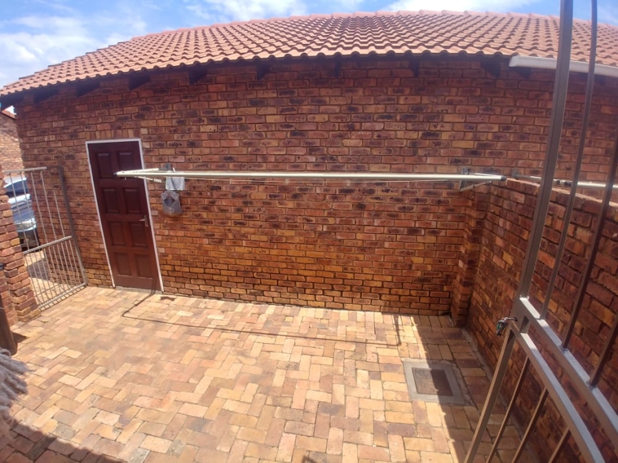 To Let 2 Bedroom Property for Rent in Rooihuiskraal North Gauteng