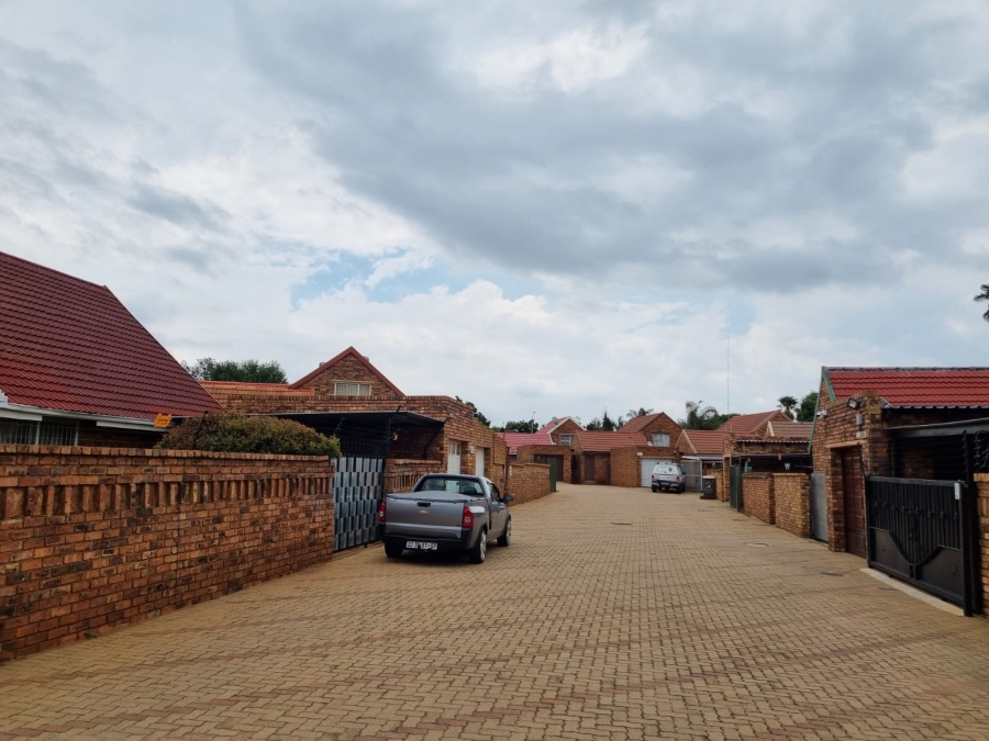 3 Bedroom Property for Sale in Helikonpark Gauteng