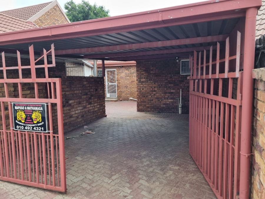 3 Bedroom Property for Sale in Helikonpark Gauteng