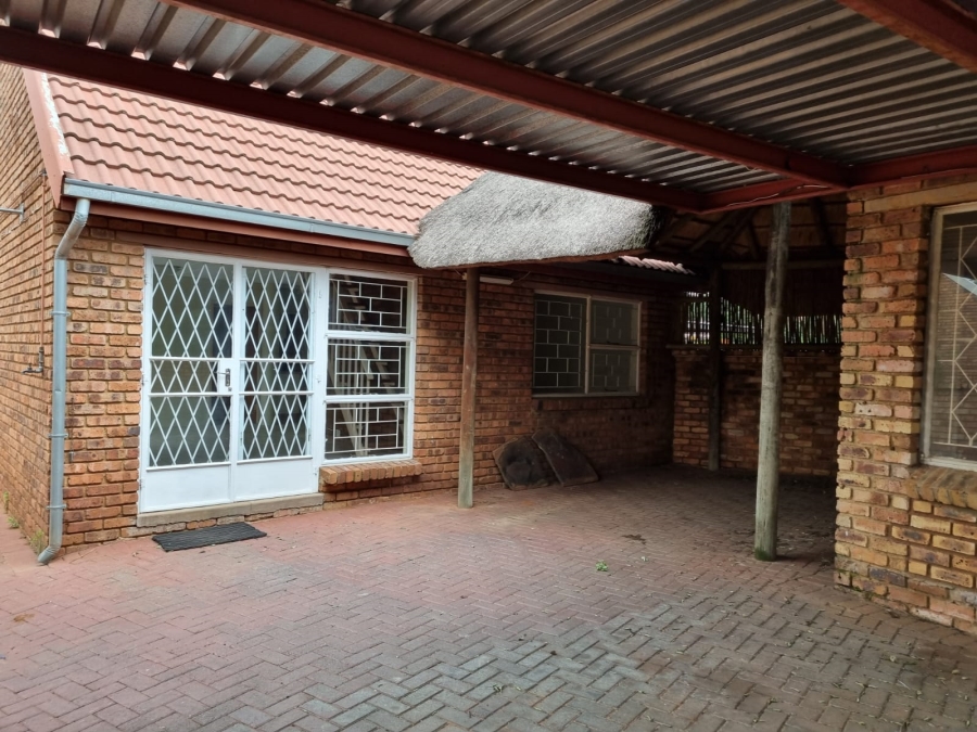 3 Bedroom Property for Sale in Helikonpark Gauteng