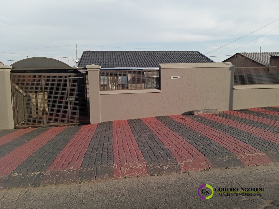 1 Bedroom Property for Sale in Dhlamini Gauteng