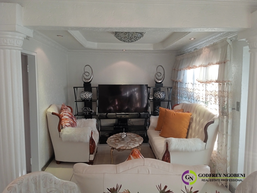 1 Bedroom Property for Sale in Dhlamini Gauteng