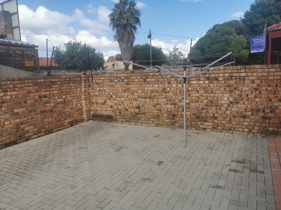 2 Bedroom Property for Sale in Greenhills Gauteng