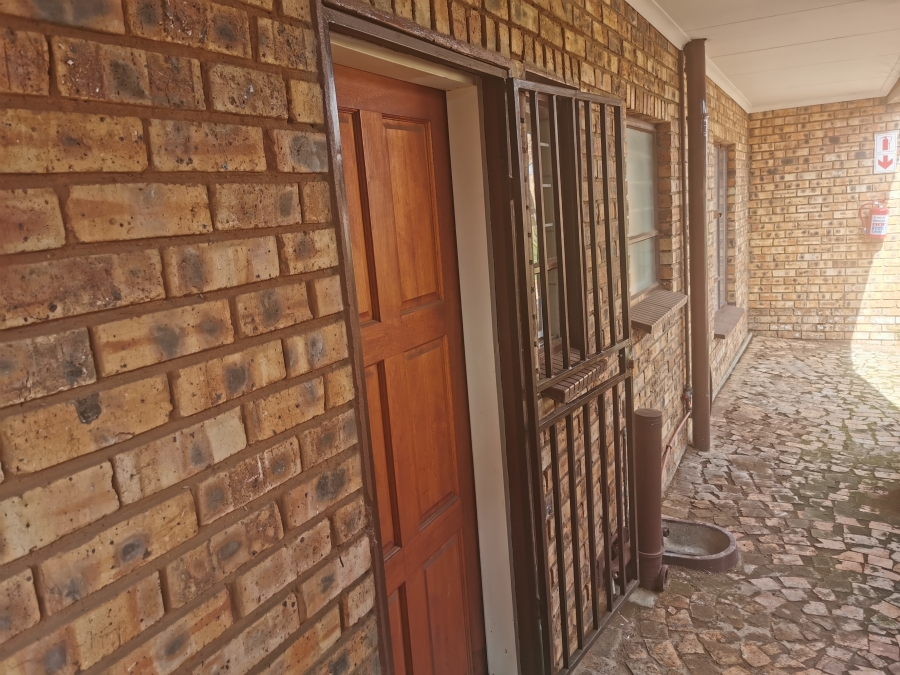 2 Bedroom Property for Sale in Greenhills Gauteng