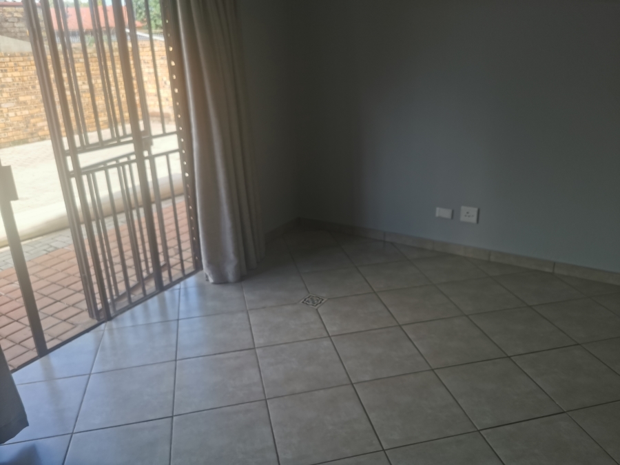 2 Bedroom Property for Sale in Greenhills Gauteng