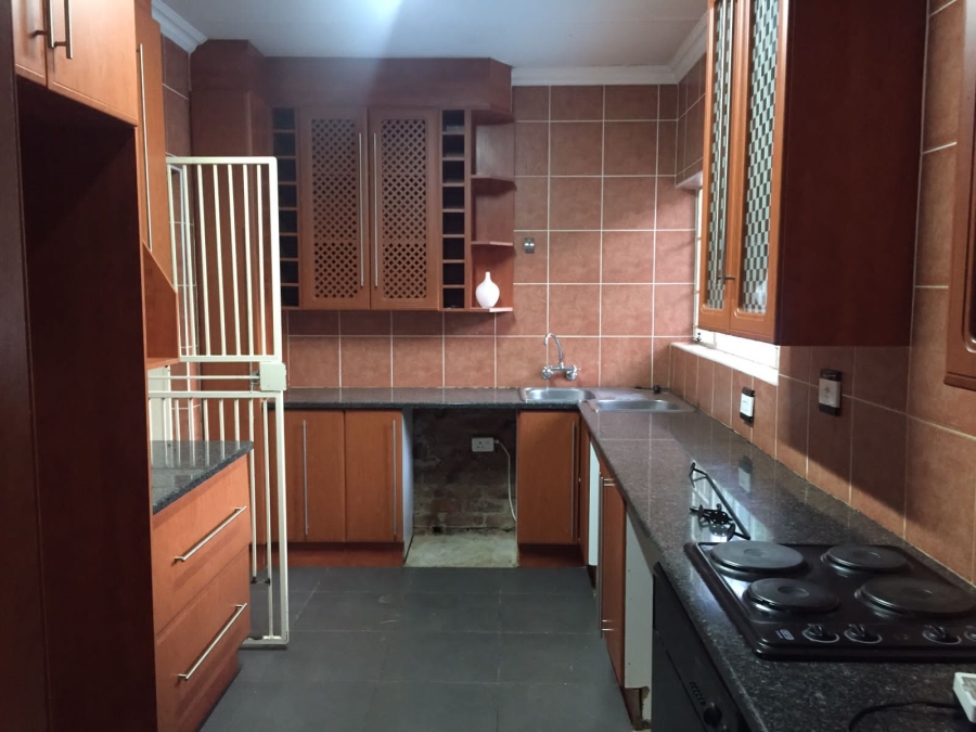 To Let 3 Bedroom Property for Rent in Blairgowrie Gauteng