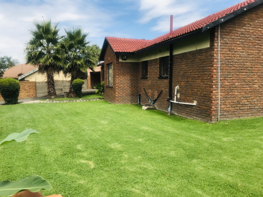 To Let 4 Bedroom Property for Rent in Birchleigh North Ext 3 Gauteng